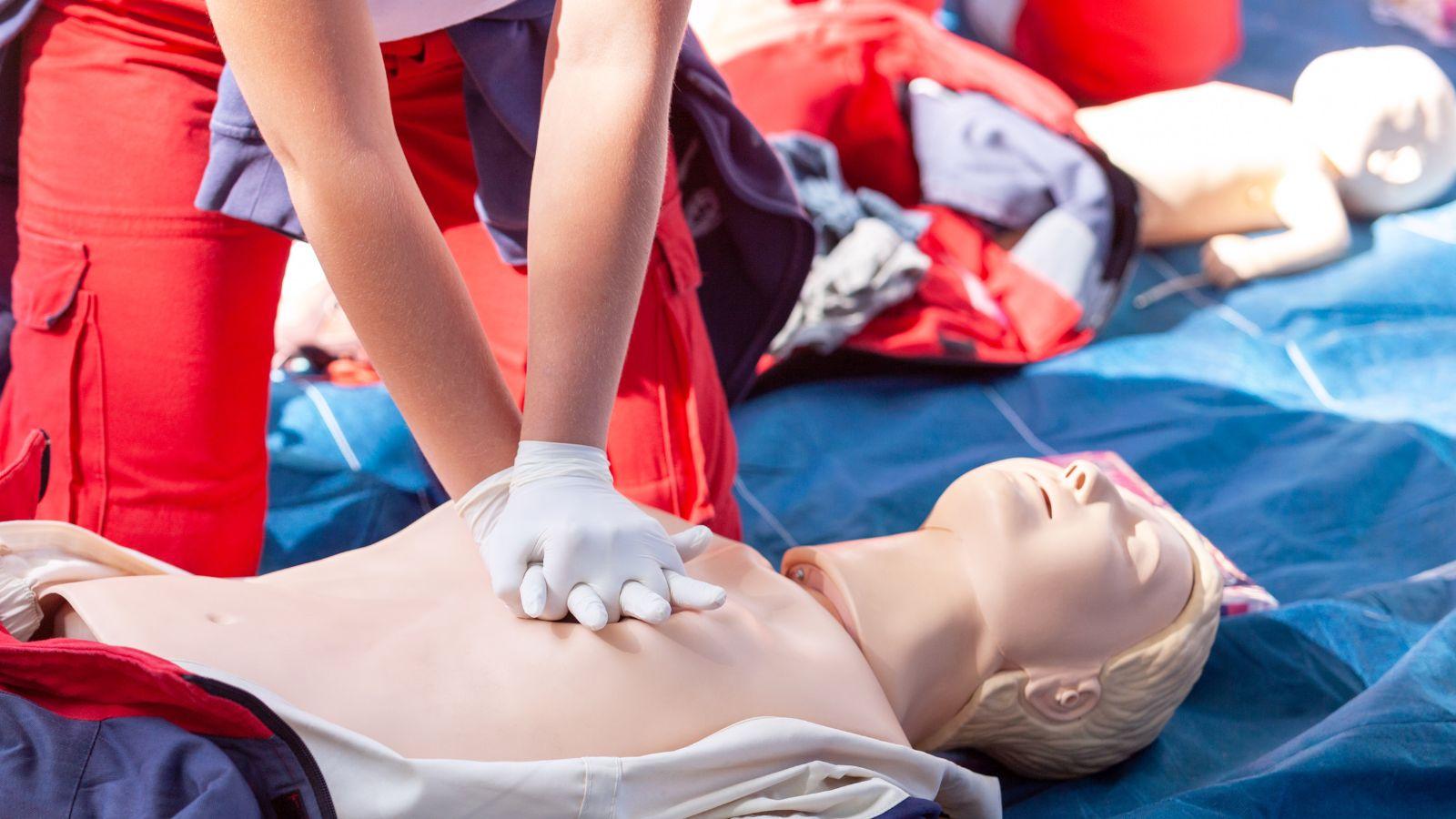tech-driven workplaces, hands-on lifesaving skills, workplace safety training, emergency response training, corporate first aid skills, employee safety courses, lifesaving skills training, workplace emergency preparedness, tech companies safety protocols, first aid training workplaces